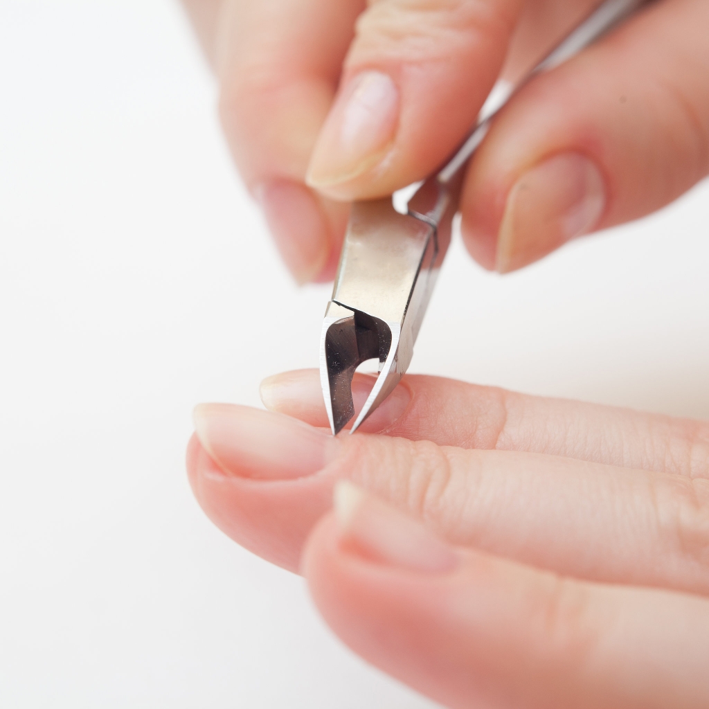5 Commonly Believed Myths About Strenghtening Your Nails