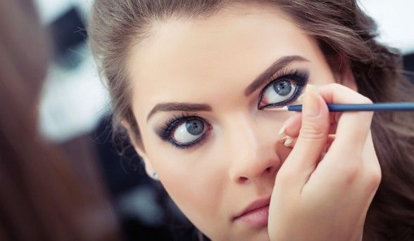 How to Draw Your Eyeliner on Just Right